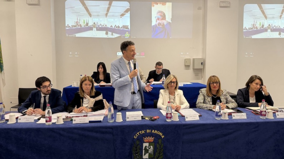 Arona, consiglio comunale al PalaGreen con studenti dell'IC “Papa Giovanni XXIII”
